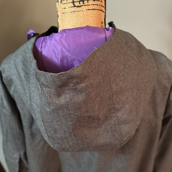 Saga Outwear hooded ski jacket. Size XL. - Picture 9 of 17